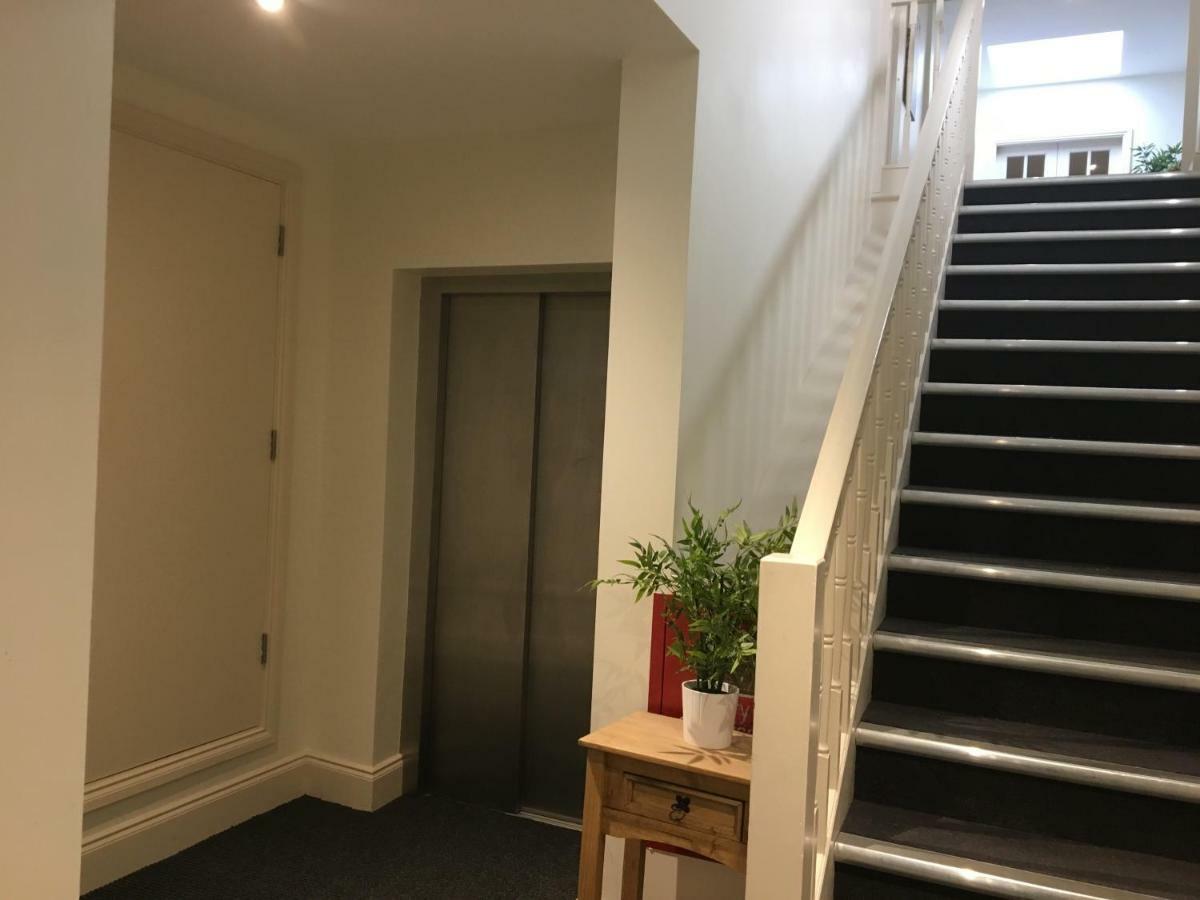 Star Tree Apartment Йорк Экстерьер фото